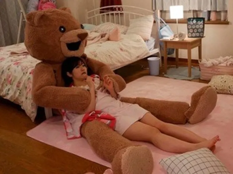 Chú nhân tình nhồi bông và em nữ học sinh ngây thơ