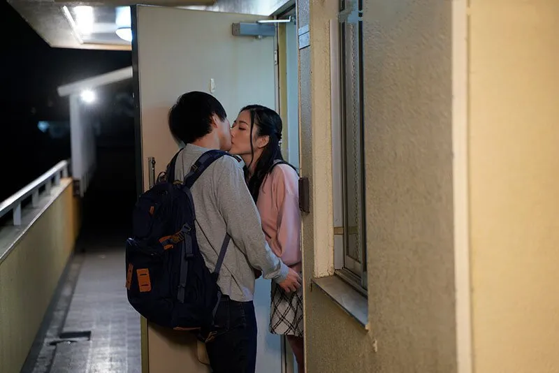 Má yêu bạn học của con trai suốt 5 năm… sau cú sốc bị anh xã cắm sừng