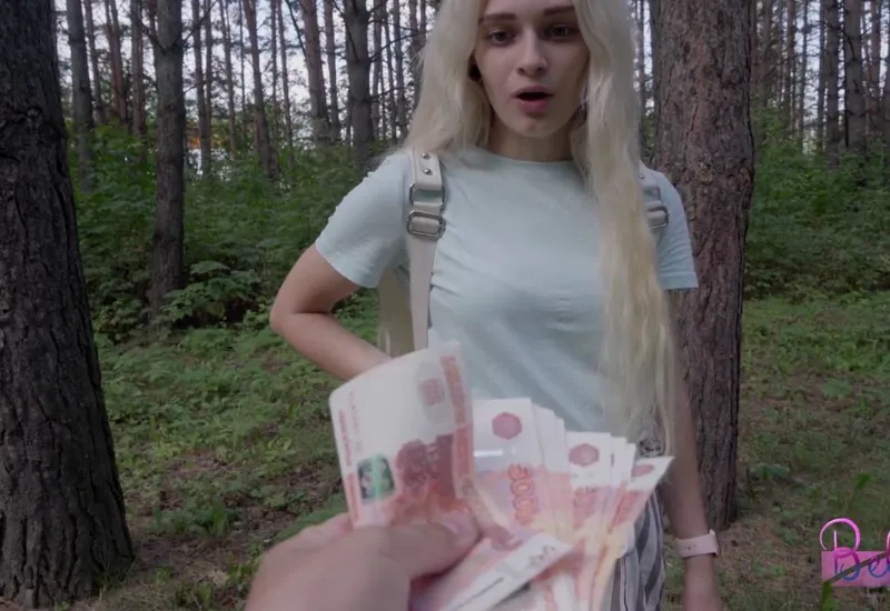 Dùng tiền gạ đụ em người yêu hám tiền ngay trong rừng vắng vẻ