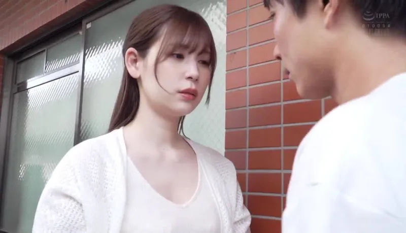 ông xã tẻ nhạt, bà xã nhận ra cậu thanh niên cạnh bên nhà tốt hơn