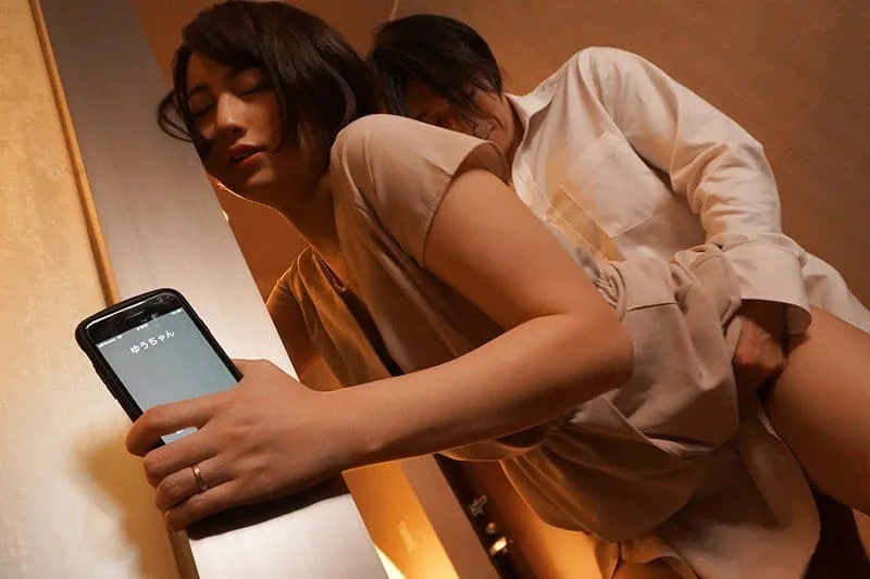 Người vợ đi họp lớp rồi chịch với nyc mặc cho ông xã ở nhà chờ