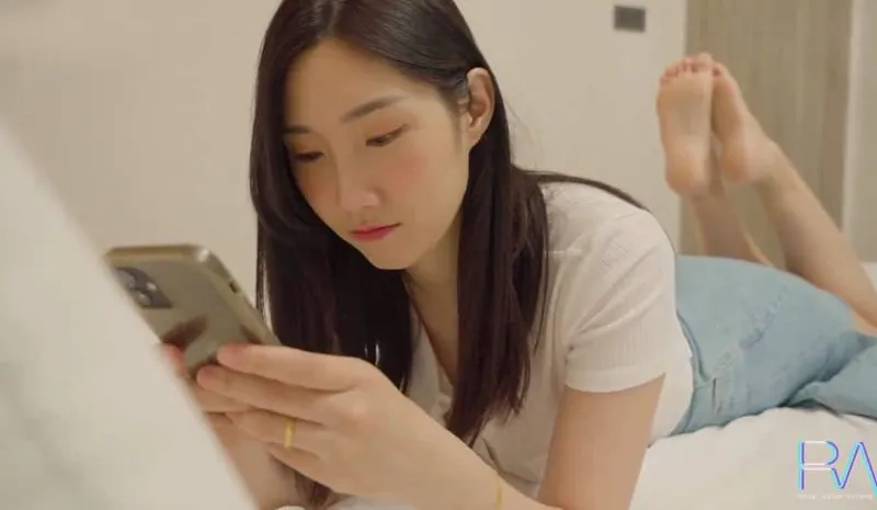 Xinh đẹp nhưng vẫn bị ông chồng địt trộm, người vợ buồn tình cho anh giao hàng nện luôn