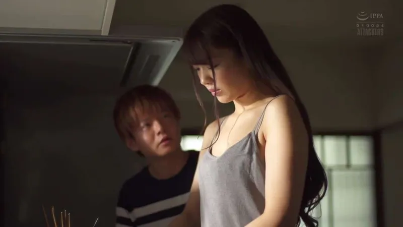 Chồng mới cưới của chị gái chịch cô em vợ yêu đang buồn bã vì thất tình