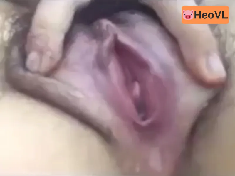 Tình nhân show cận cảnh bướm đang thở